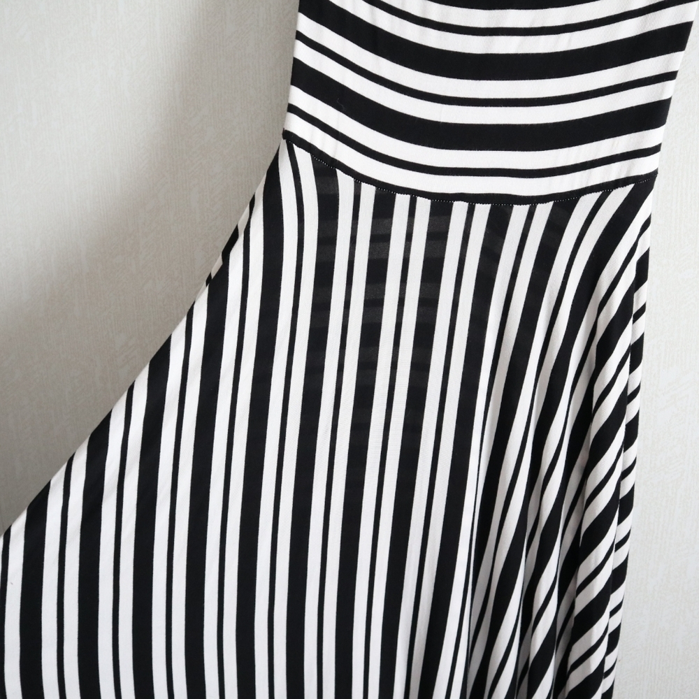 FELICITY and Cocoa Black and White Stripped Dress. - Picture 10 of 16